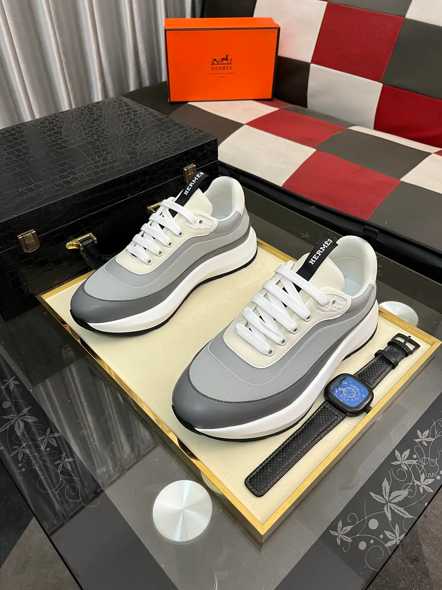 Men's shoes 💰458⌚️⌚️[hermes] Hermès men's fashionable sports shoes, carefully built as an international brand. This casual shoe combines high-quality fabrics and exquisite craftsmanship. It integrates simple and unique design style to interpret the brand's luxurious beauty in a low-key manner. The upper is made of original fabric with a first layer of suede. The layered design has distinct lines on the upper and a lightweight rubber outsole. Light luxury style, the details exude a dynamic masculine atmosphere, elegant and mainstream, size: 38-442️⃣colors available
